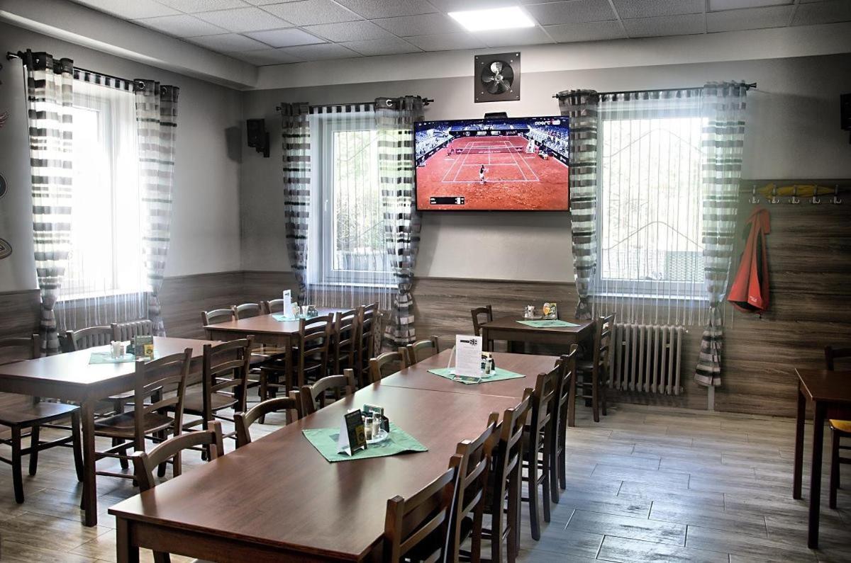 Penzion 68 Hotel Кладно Екстериор снимка